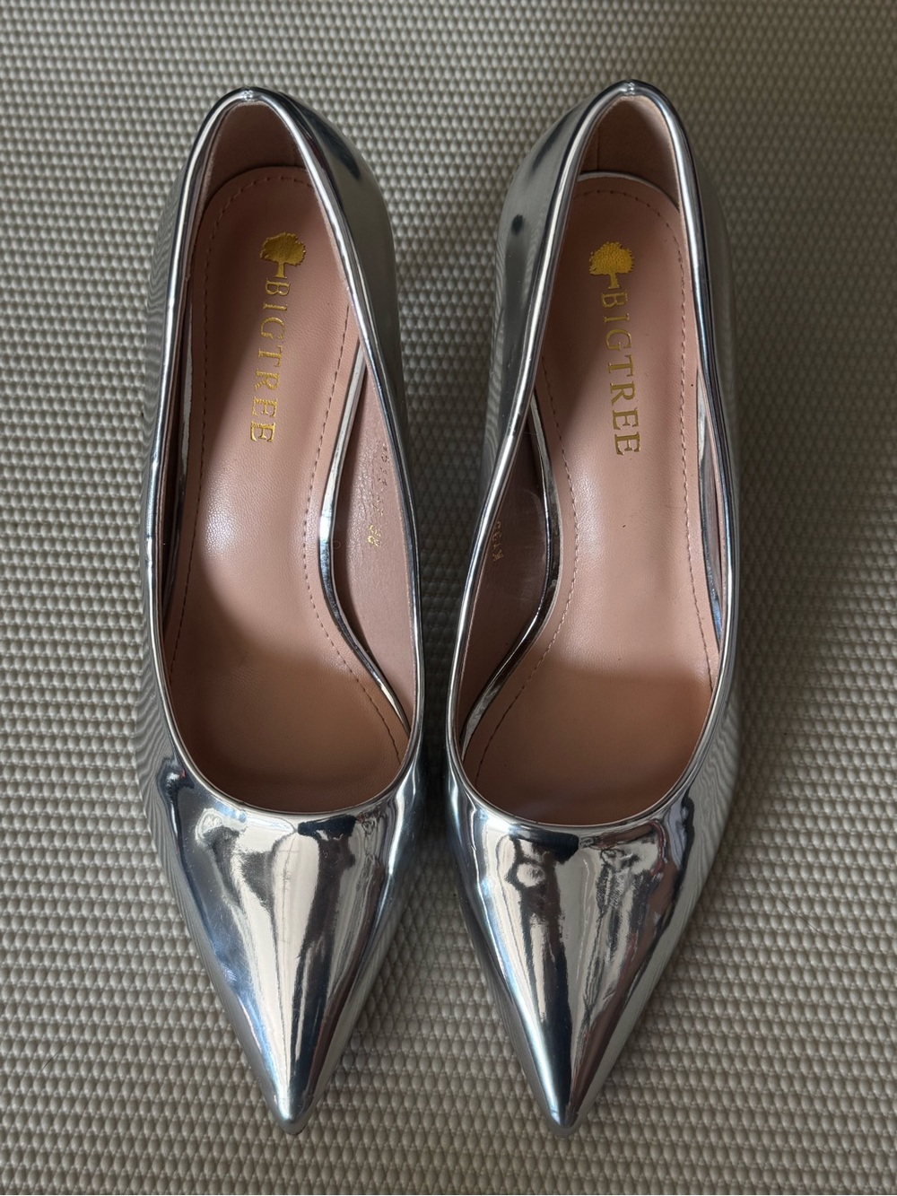 Women's Silver Pointed-Toe Pumps Size 7.5 / 38